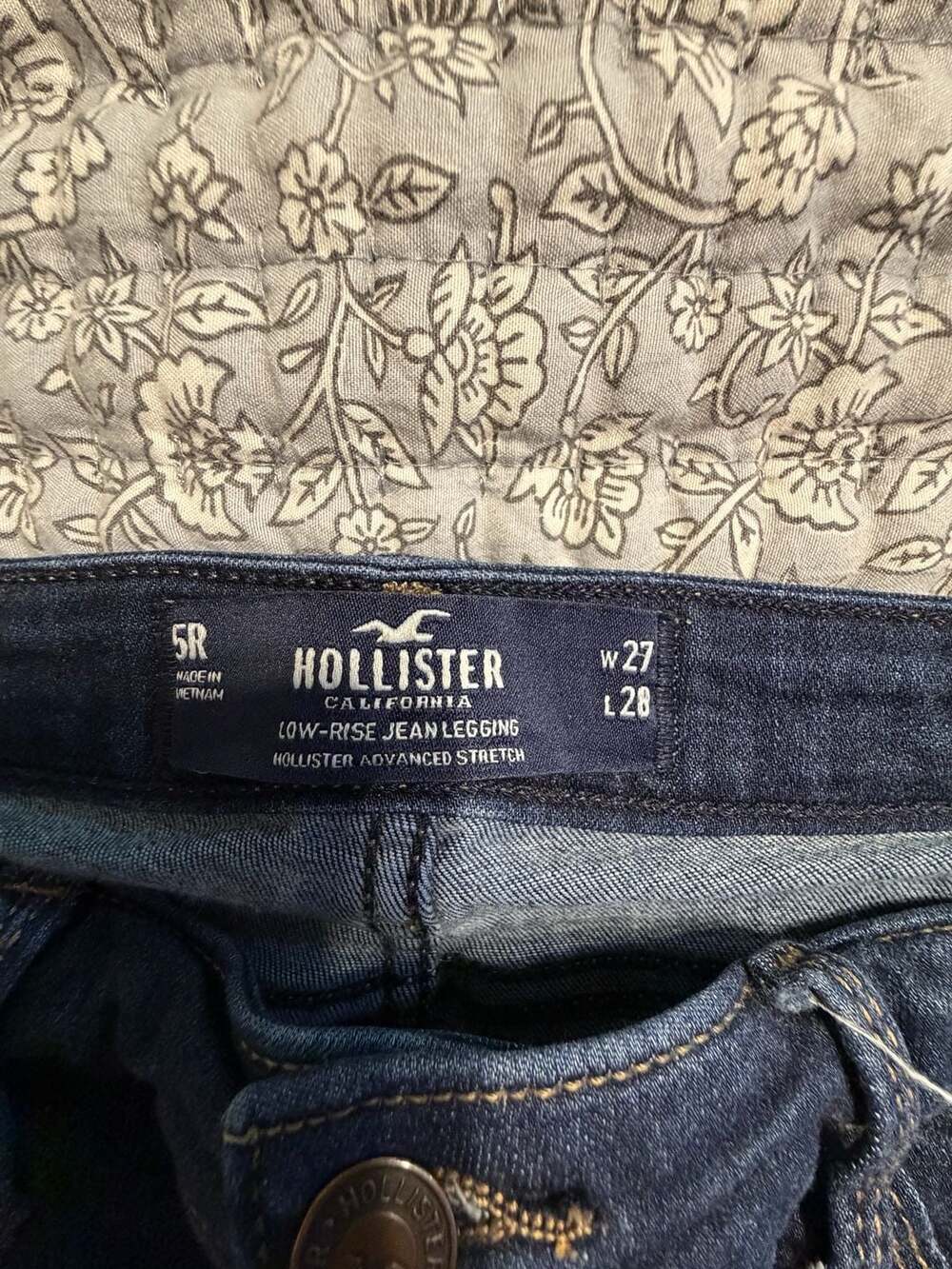 Hollister Co. Low-Rise  Stretch Jean Legging Size 5R W27  Dark Wash - Picture 3 of 4